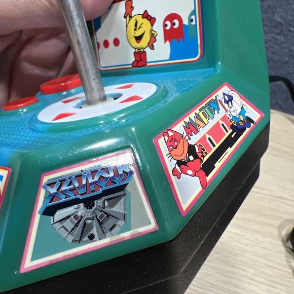 Vintage Namco 1982 Ms Pac-Man 5-in-1 TV Plug in Play Games Joystick Jakks - Picture 7 of 10